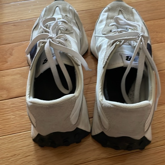 New Balance 327 - Picture 2 of 4